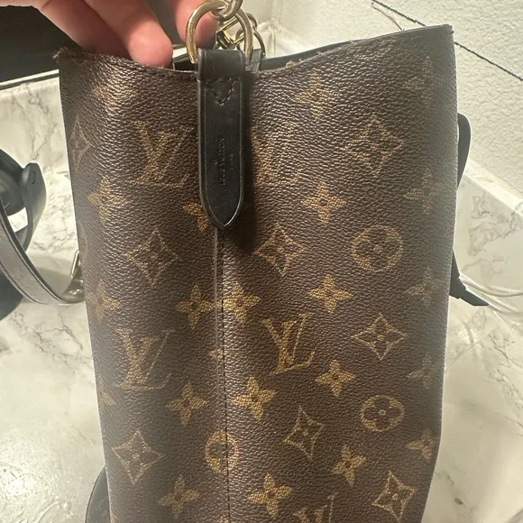 Monogram Fashion leather Bucket Bag - Picture 3 of 4